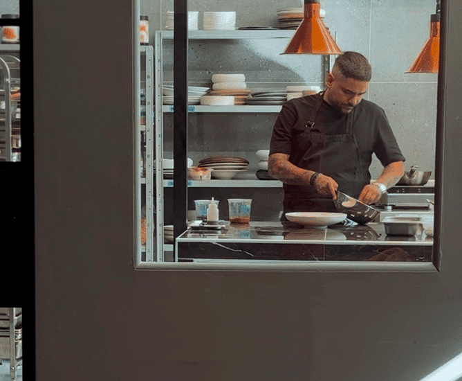 timos zacharatos Holder 10