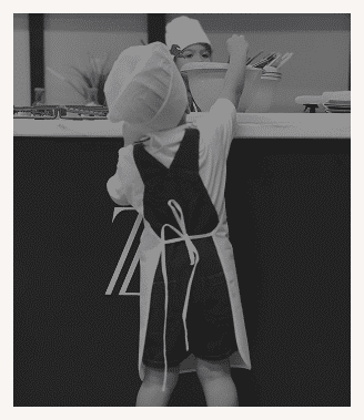 timos zacharatos Holder 9